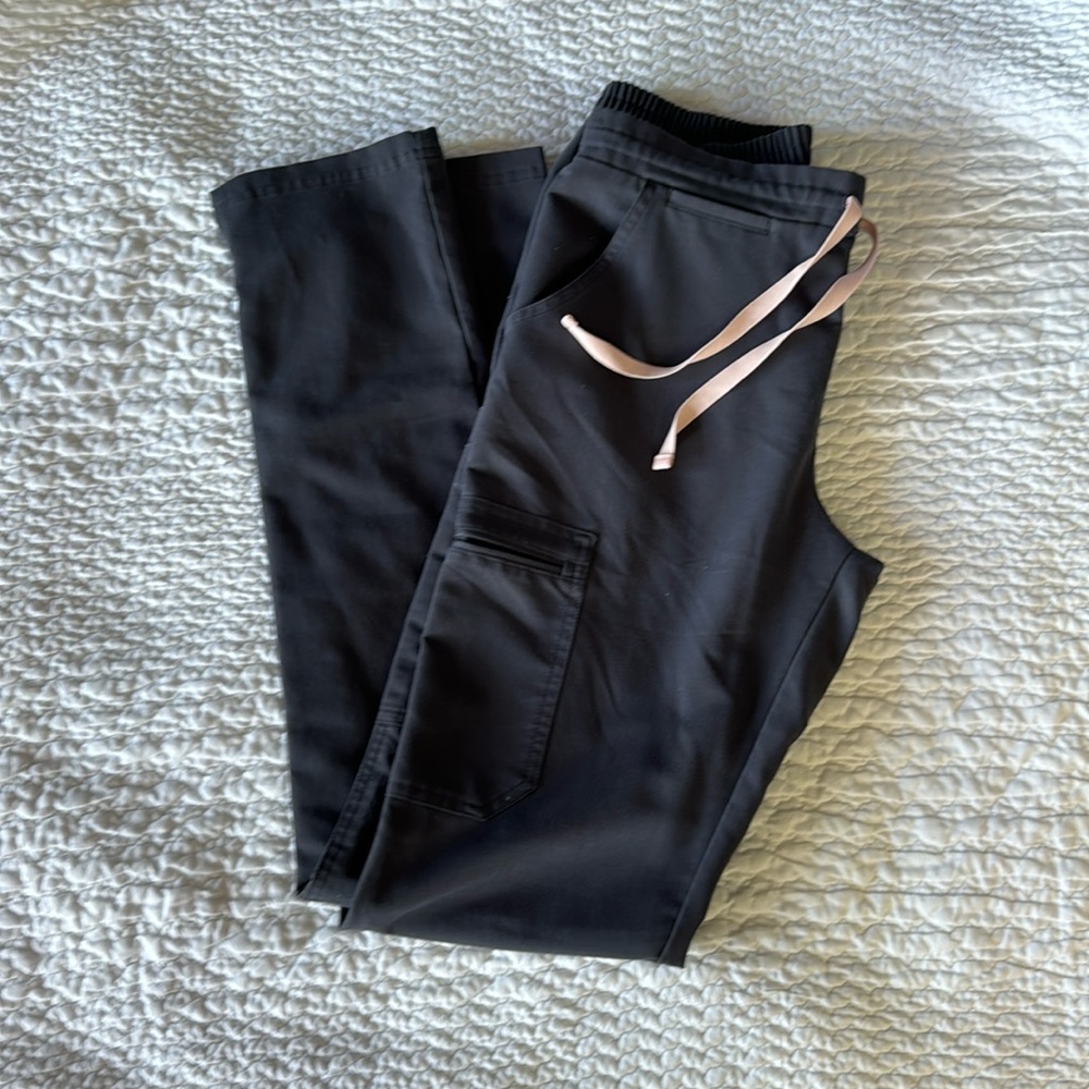 Figs charcoal with pink tie yola scrub pants